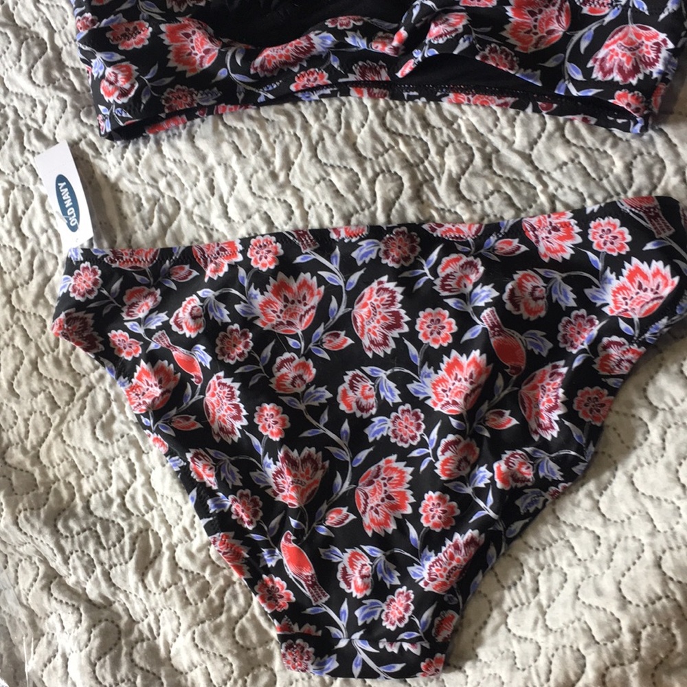 Bikini - Picture 6 of 6